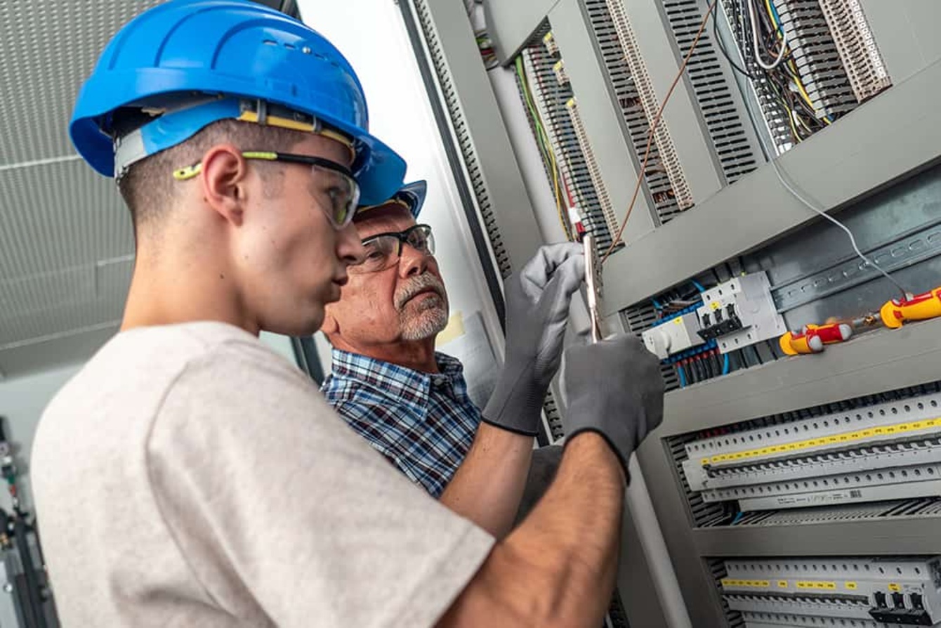 Ausbildung bei Steffen Hoffmann Elektrotechnik in Waldtann